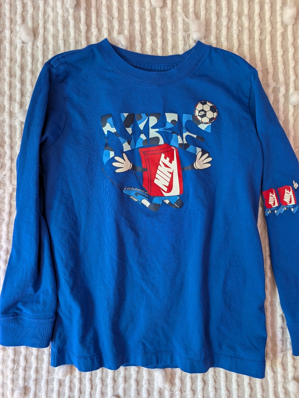 Nike Royal Blue Long-Sleeve Soccer Graphic Tee-size small (6/7)